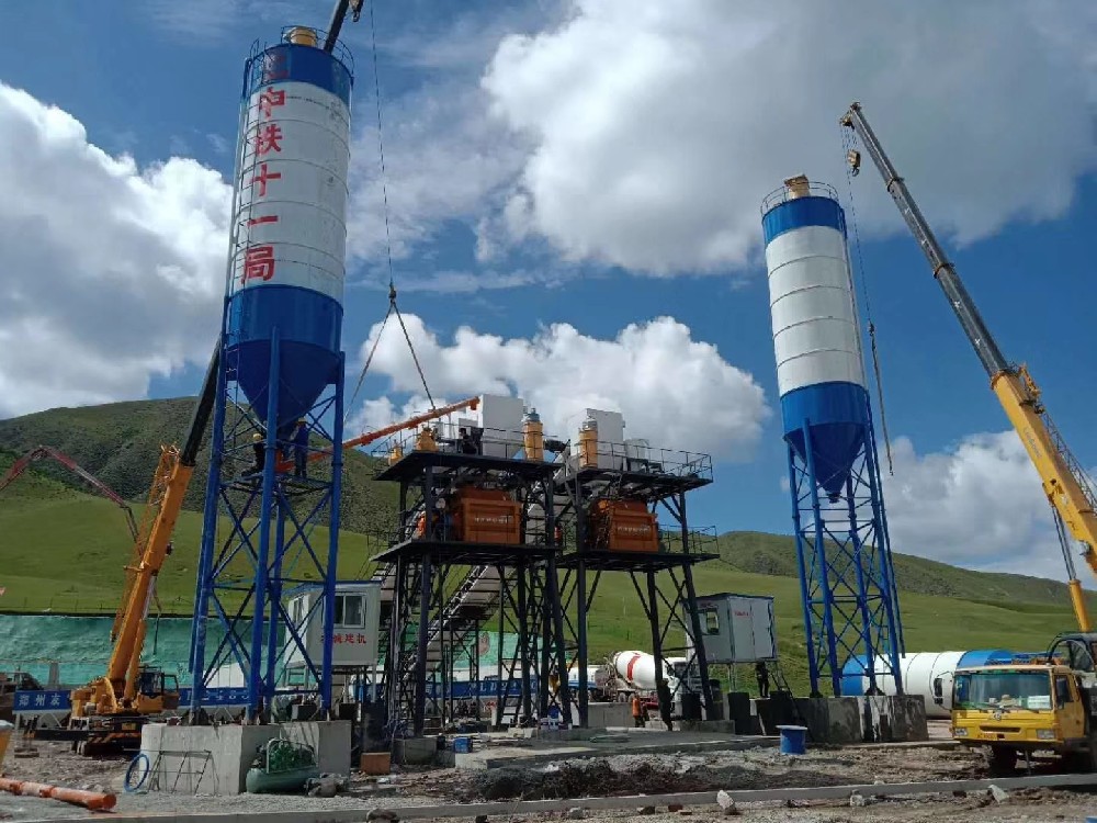 Indonesian customer purchases Youcheng Construction Machinery HZS120 concrete batching plant on site